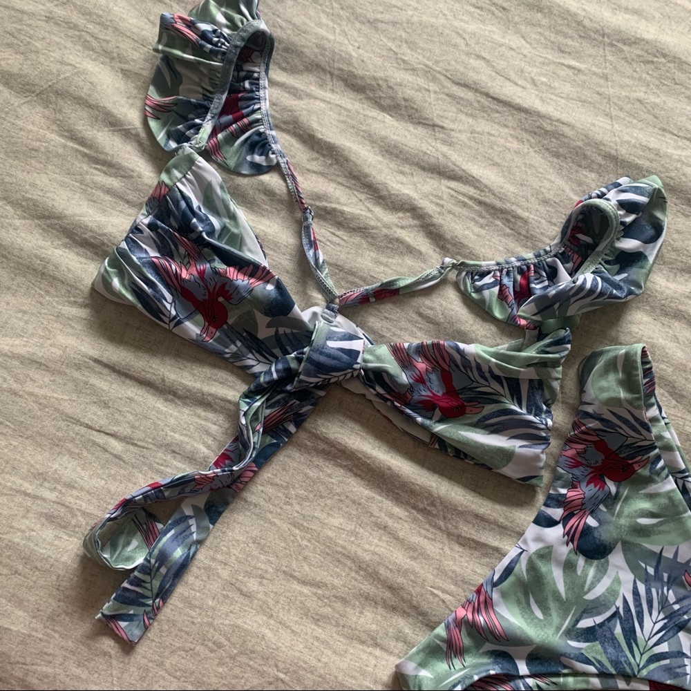 Tropical Print Ruffle Bikini - Picture 3 of 7